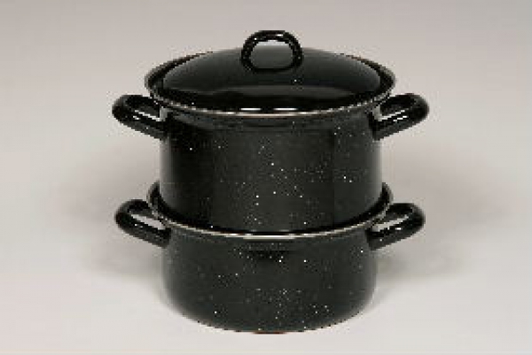 potatoe pot with enamel lid